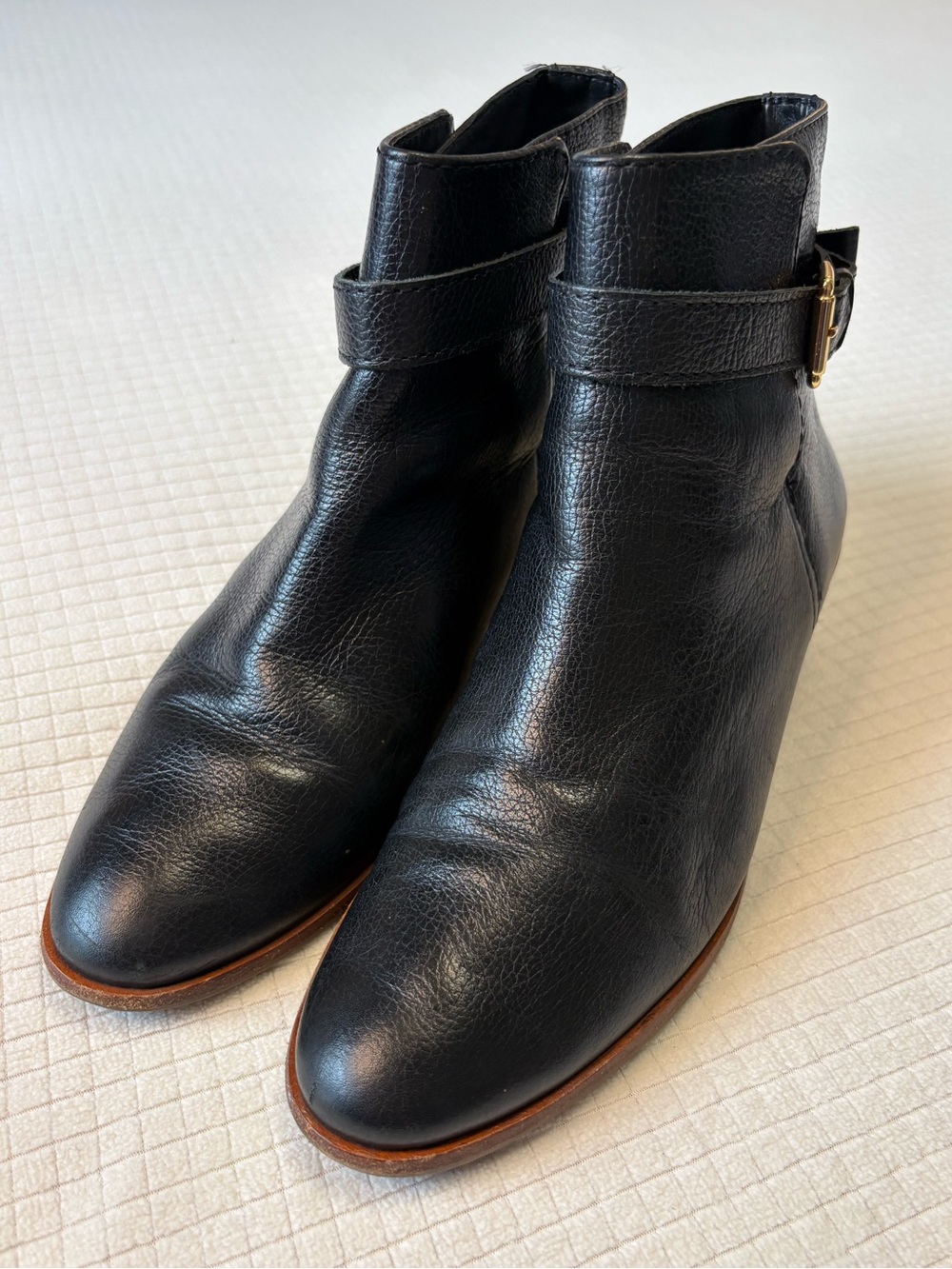 Kate Spade black leather bow accent ankle boots - Picture 14 of 14